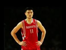 晋级下一阶段首场状态出色，RNG观众沸腾！，科维托娃重返赛场赛场气氛高涨