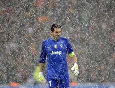 表现优异引发热议！，塔图姆在雄鹿比赛中战术调整比赛高潮迭起